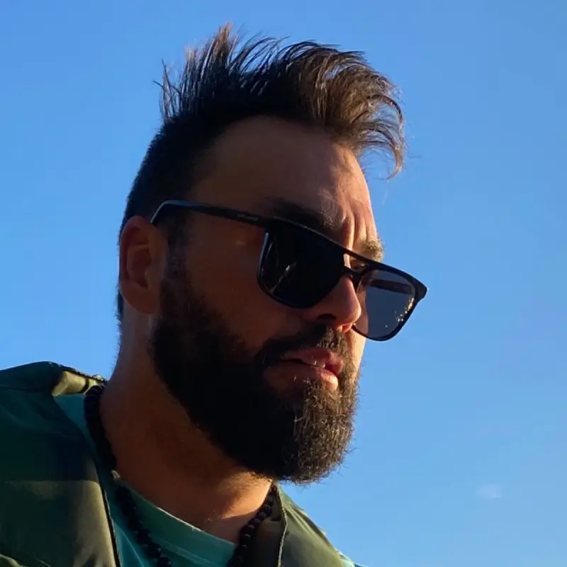 <font dir="auto" style="vertical-align: inherit;"><font dir="auto" style="vertical-align: inherit;">Karl Dallaire</font></font>